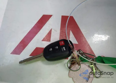 2018 Toyota Corolla Le z USA, uszkodzony, nr VIN 2T1BURHEXJC046220